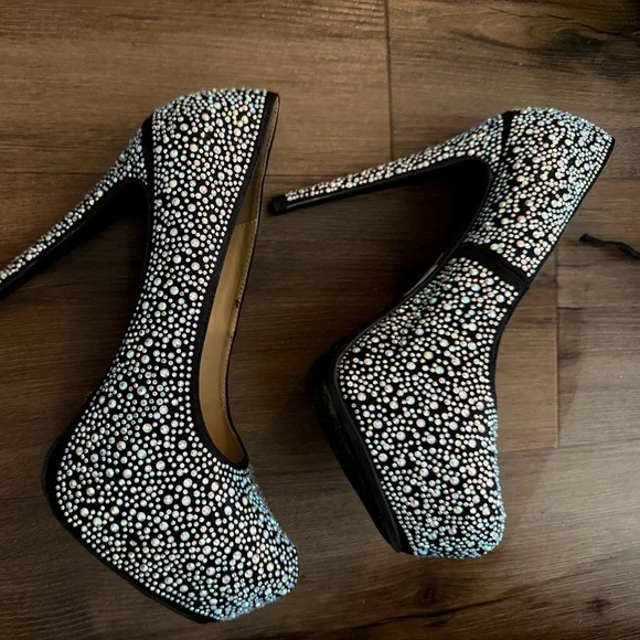 Bedazzled Pump - Picture 5 of 8